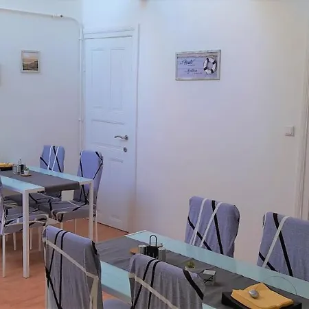 Stadtvilla - Gaestehaus Mit Gemeinschaftskueche, Hausnummer 34 *