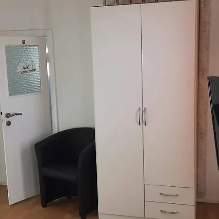 Stadtvilla - Gaestehaus Mit Gemeinschaftskueche, Hausnummer 34 Rum i privatbostad *